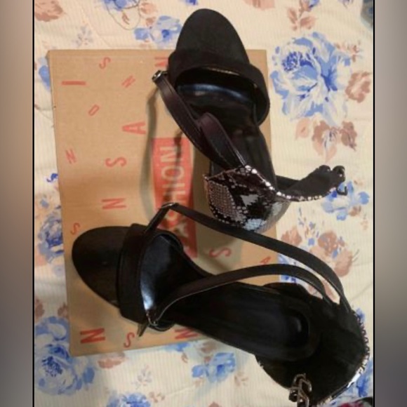 Brand new Black heels for sale - Picture 1 of 4